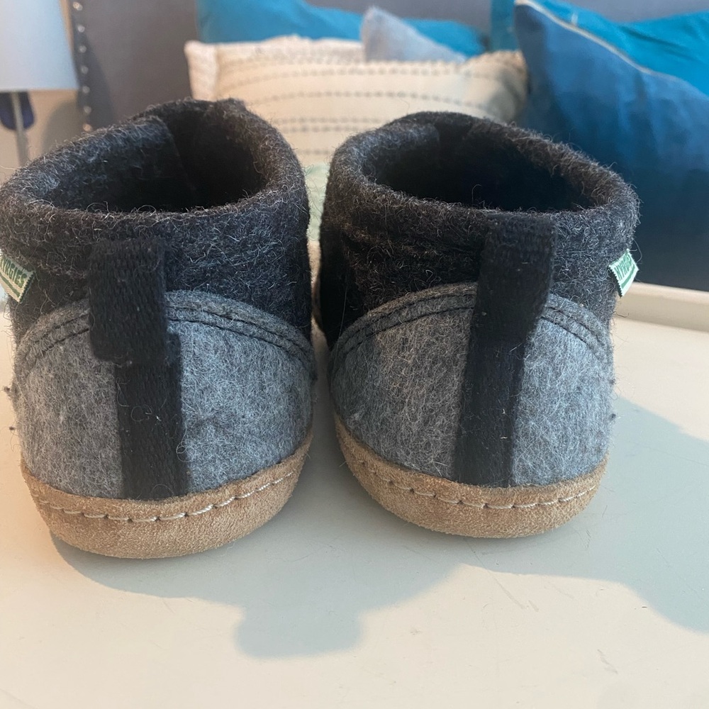 Kyrgies  Tengries Slippers , Wool Felt House Shoe,
Handmade, size EU 37 - Picture 10 of 14